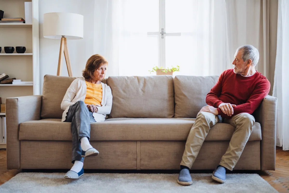 30 Body Language Cues That Show Your Relationship Is In A Mess