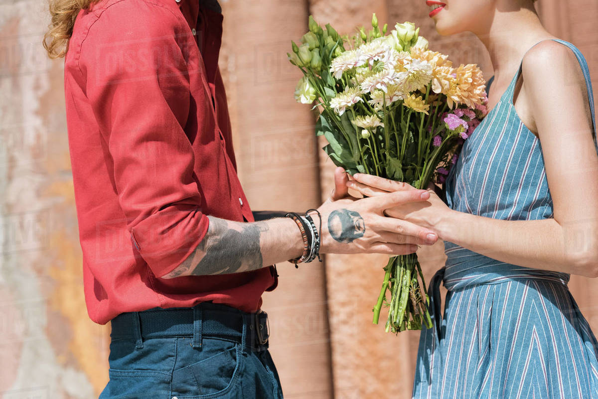 Old Fashioned Dating Tips That You Should Stop Following This Very Moment