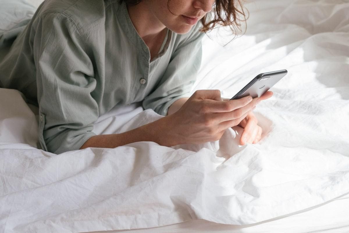 This Is The Time When You Need To Turn Your Phone Off To Get The Best Night Sleep