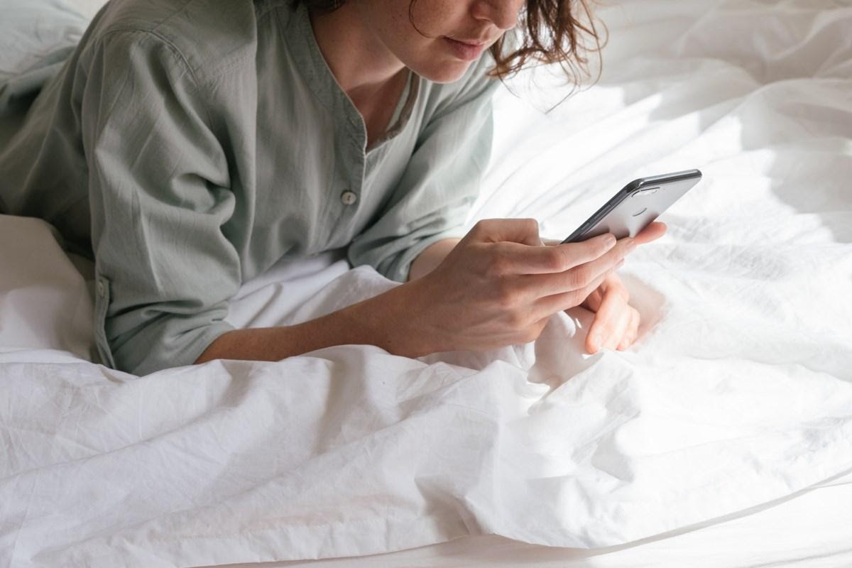 This Is The Time When You Need To Turn Your Phone Off To Get The Best Night Sleep