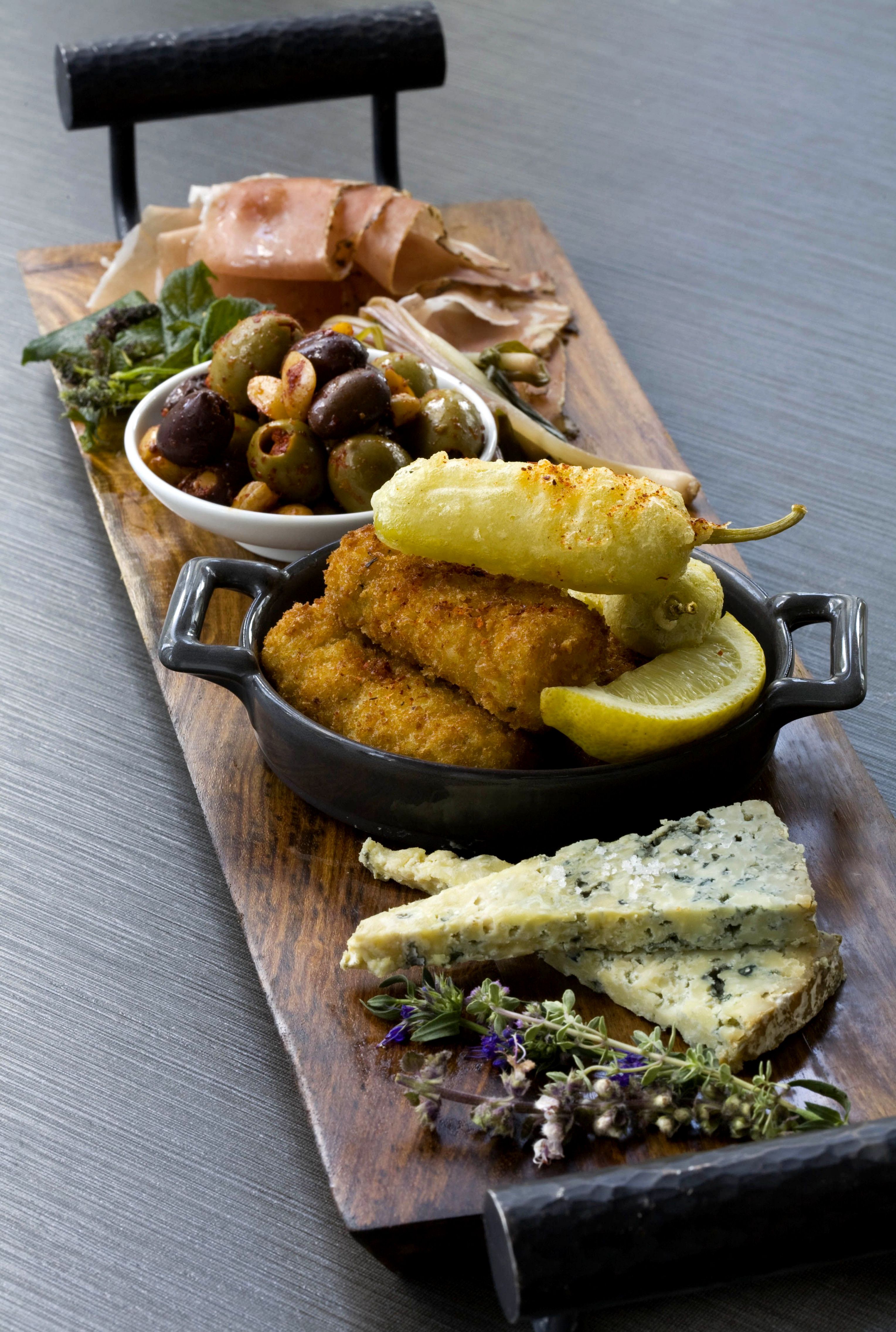 Eating These Foods On Your First Date Might Affect Your Marriage In The Future, Says Survey