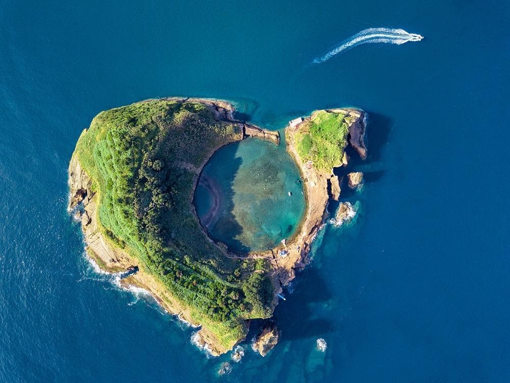 Top 13 Gorgeous Off-The-Grid Islands To Travel To