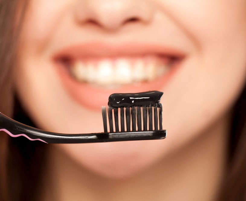 12 Natural, Better Alternatives To Toothpaste