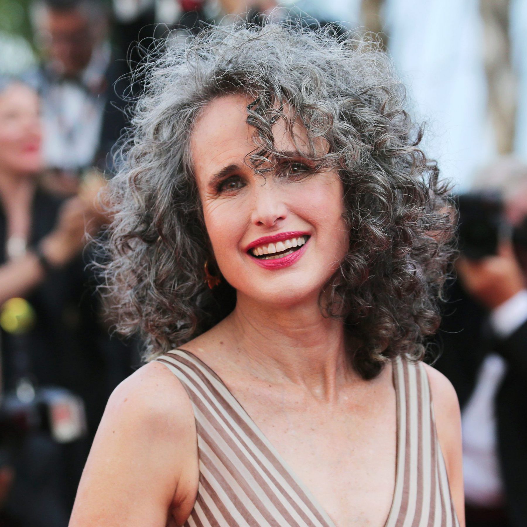 11 Celebrities With Gray Hair Who Are Fully Embracing The Look