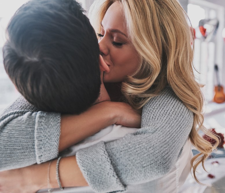7 Scientific Ways That Falling in Love Affects the Body