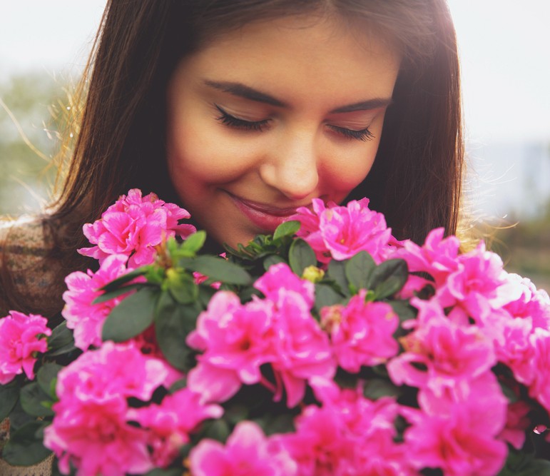 16 Ways To Remind Your Wife That She is Your World