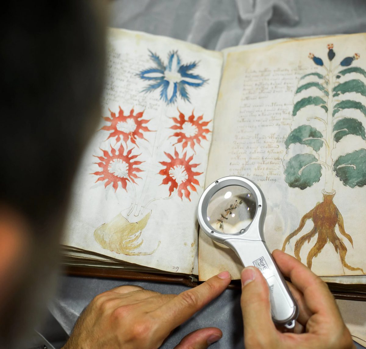 6 Amazing Historical Mysteries Uncovered by Reddit Users