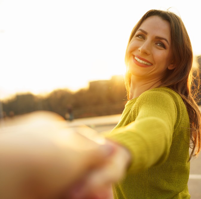 8 Sure Signs That Your Woman Loves You