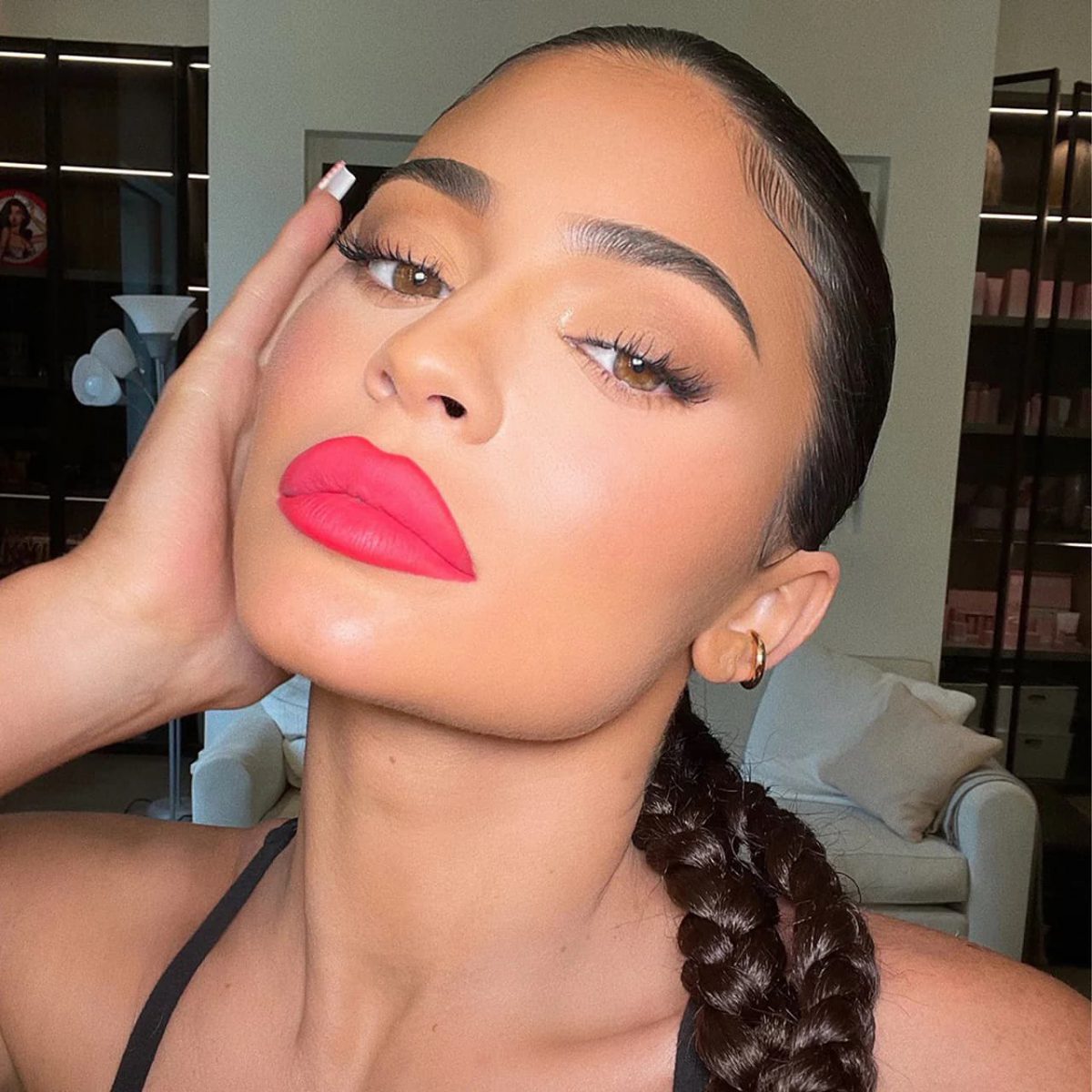 18 Talented Celebrities With Equally Famous Body Parts