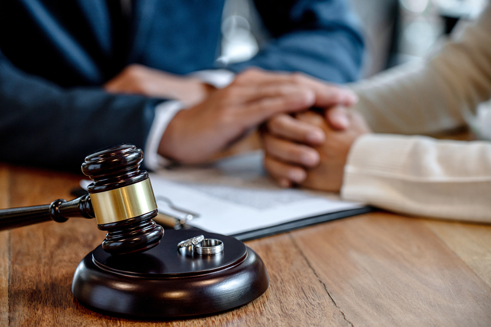 6 Factors to Consider When Choosing the Right Divorce Lawyer