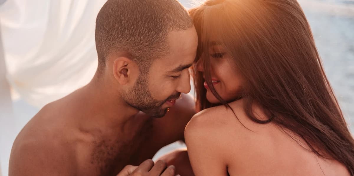 Looking to Seduce Him? Here are 10 Little Things No Man Can Resist!